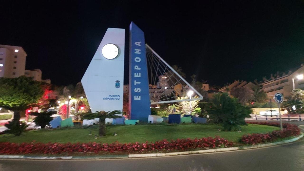 Apartamento en Estepona a metros del Puerto Deportivo Exterior foto