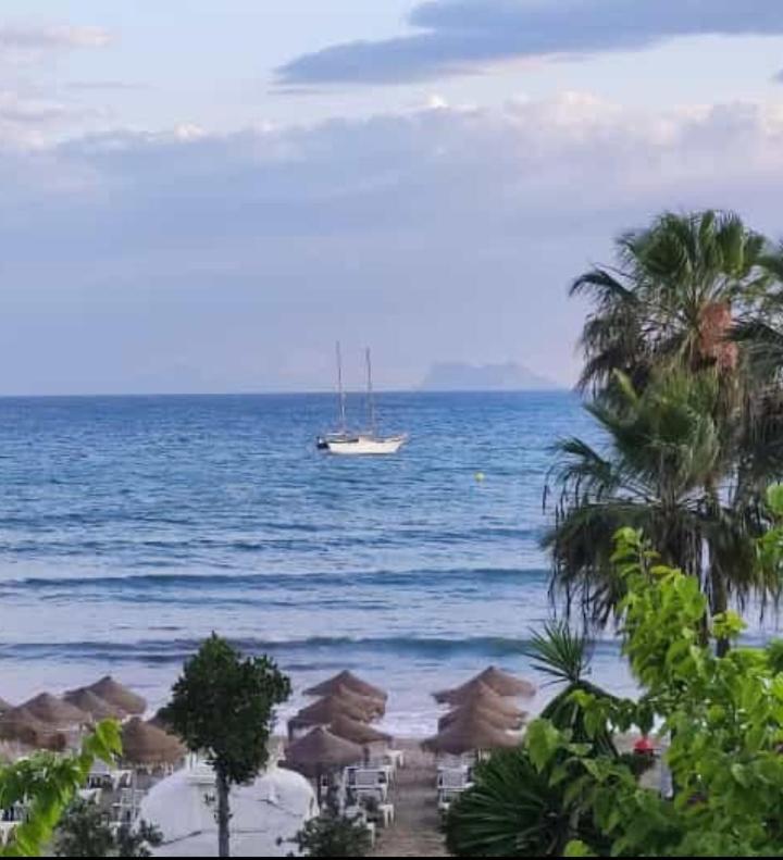 Apartamento en Estepona a metros del Puerto Deportivo Exterior foto